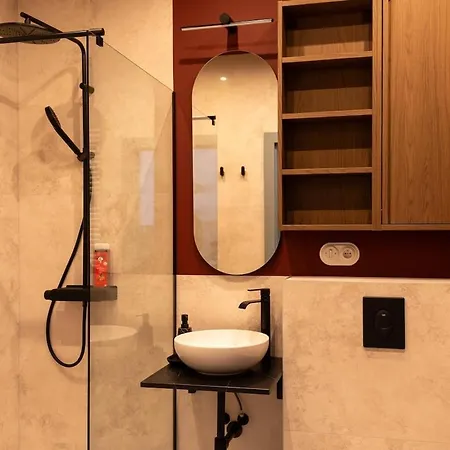 Cozy 2-room Apartment, Near Market Square, Balcony *