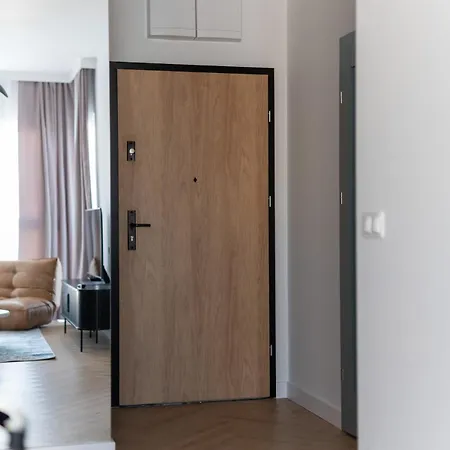 شقة Cozy 2-room With Balcony - Near Market Square - Historic Area *