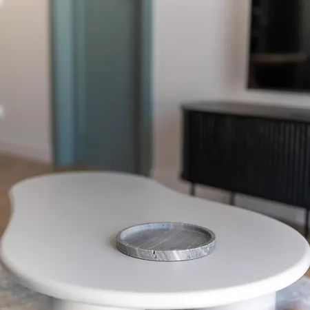 Cozy 2-room Apartment, Near Market Square, Balcony Διαμέρισμα