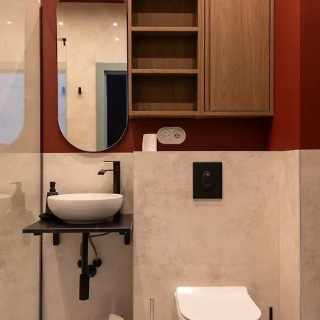 شقة Cozy 2-room With Balcony - Near Market Square - Historic Area *