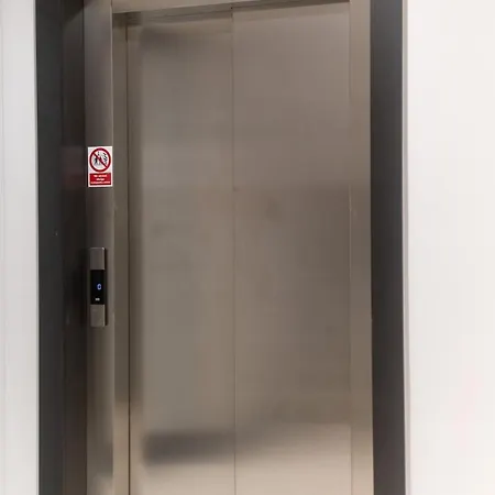 Cozy 2-room Apartment, Near Market Square, Balcony Διαμέρισμα