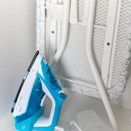 Cozy 2-room Apartment, Near Market Square, Balcony Διαμέρισμα