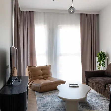 Διαμέρισμα Cozy 2-room Apartment, Near Market Square, Balcony