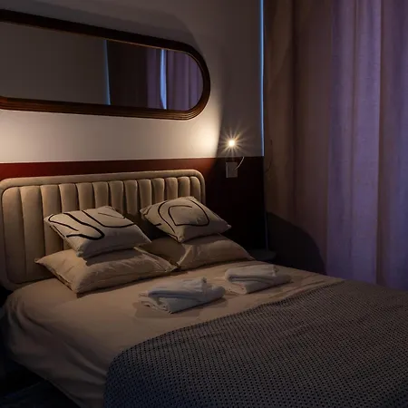 Cozy 2-room With Balcony, Near Market Square, Historical District Apartman