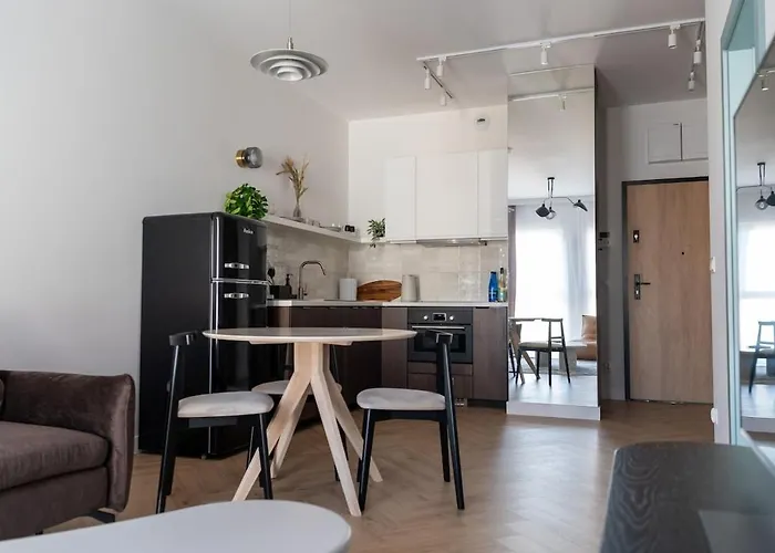 Cozy 2-room With Balcony, Near Market Square, Historical District