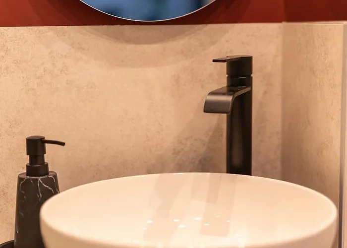 Cozy 2-room With Balcony, Near Market Square, Historical District