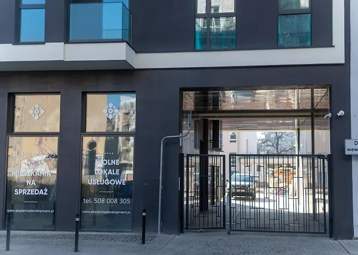 Cozy 2-room With Balcony, Near Market Square, Historical District *